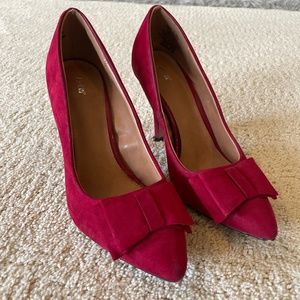 Red bow heels